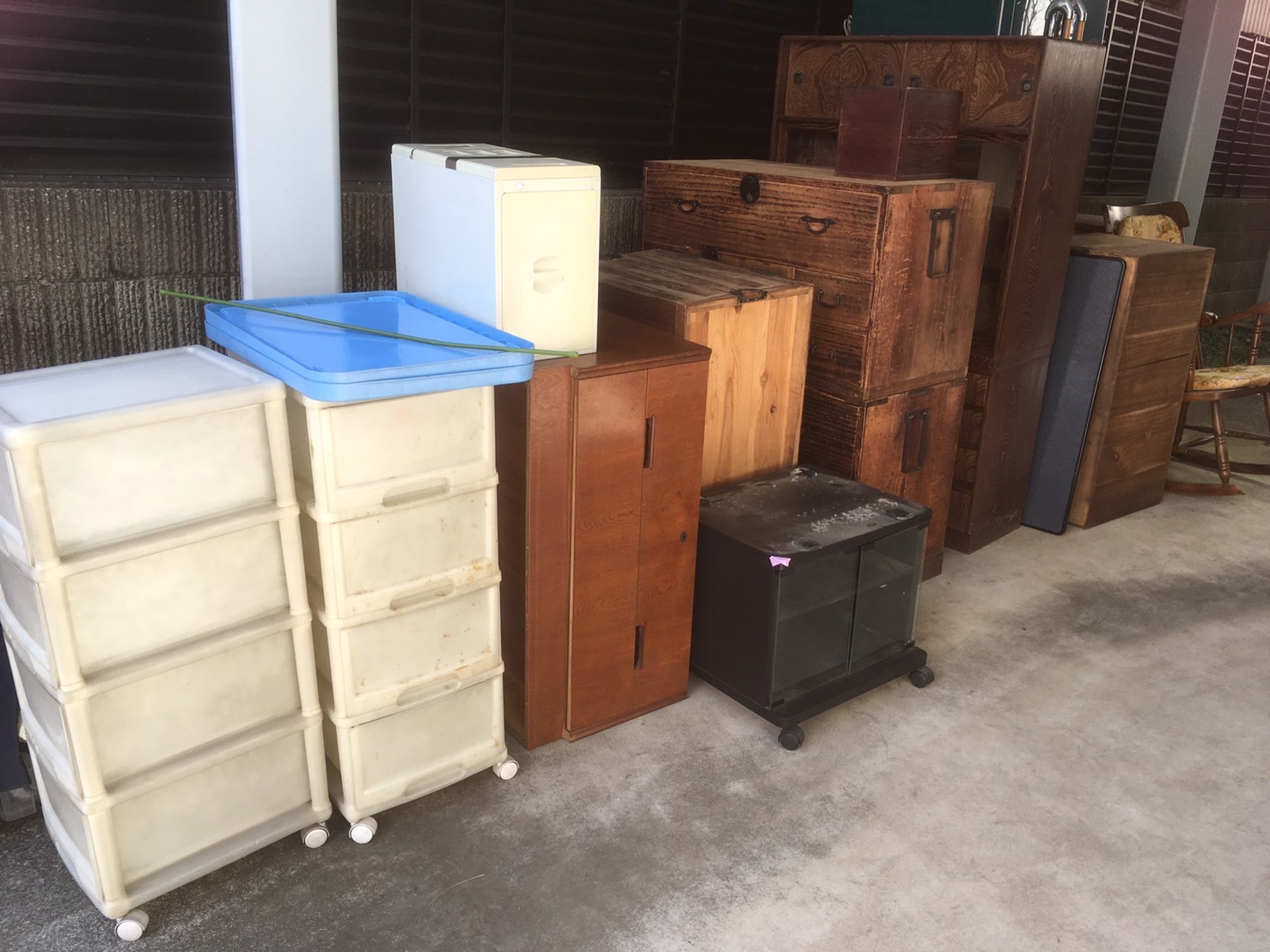 【葛飾区】遺品整理で意外と困る大型家具やプラケースの処分